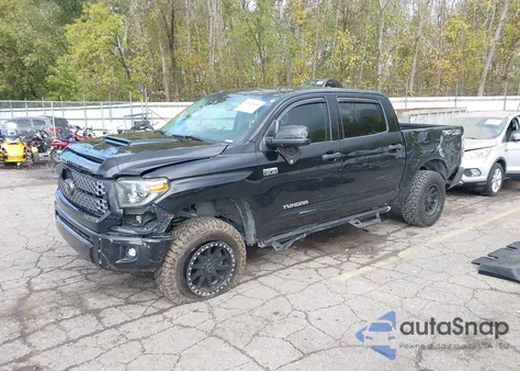2018 Toyota Tundra Sr5 5.7L V8 z USA, uszkodzony, nr VIN 5TFDW5F1XJX740452